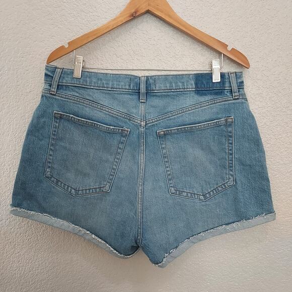 Abercrombie & Fitch High Rise Mom Cut Off Shorts Size 32/14 - Picture 5 of 7